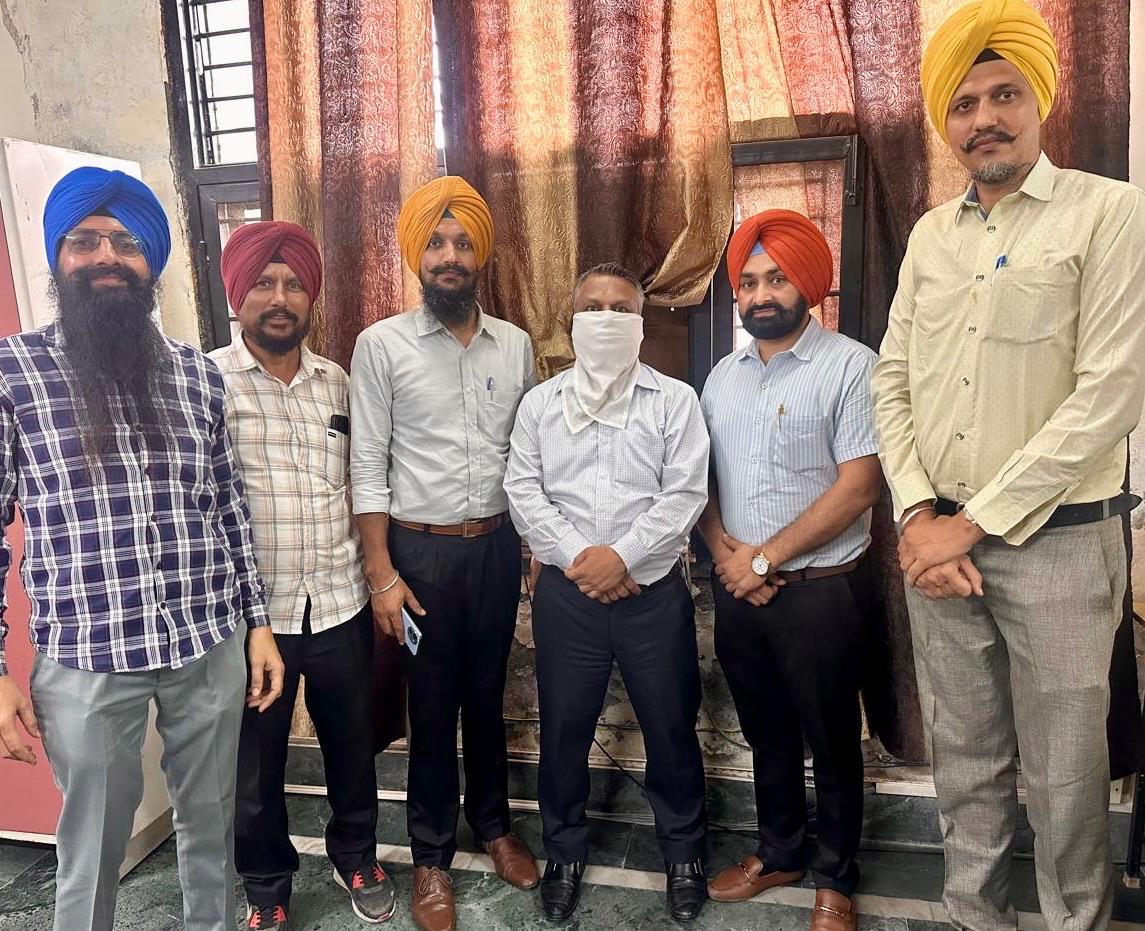DRIVE AGAINST CORRUPTION: CONSUMER COURT READER ARRESTED TAKING RS 50000 BRIBE