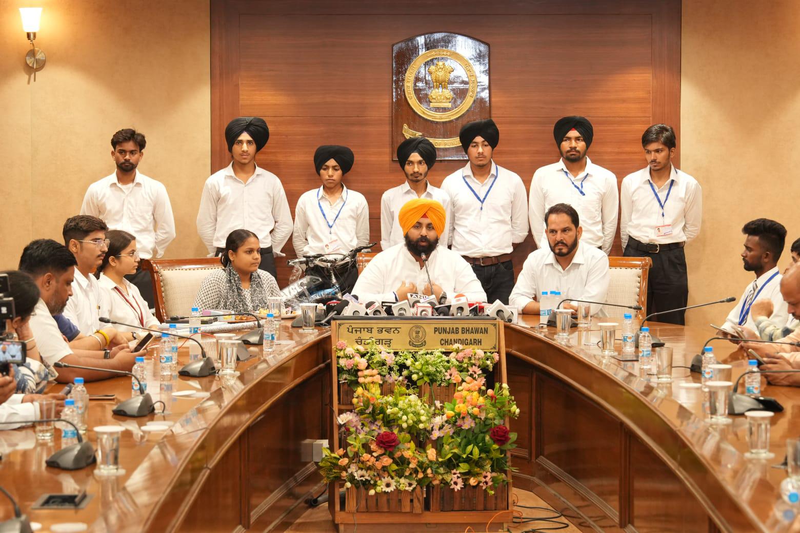 FIRST IN PUNJAB, GOVT SCHOOL YOUNGPRENEURS TO PITCH STARTUPS AT BIZ BLASTERS EXPO