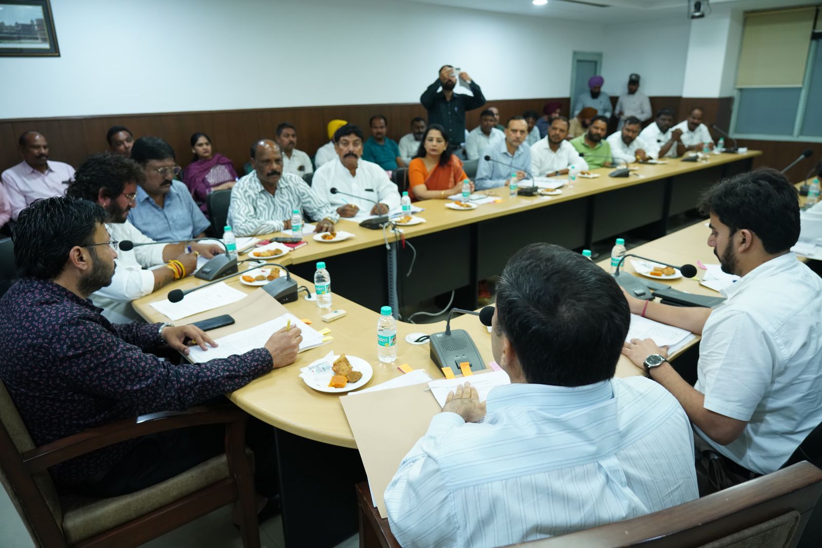DR. RAVJOT SINGH HOLDS MEETING WITH SANITATION WORKERS AND SEWERMEN UNION; ASSURES SWIFT RESOLUTION OF LEGITIMATE DEMANDS