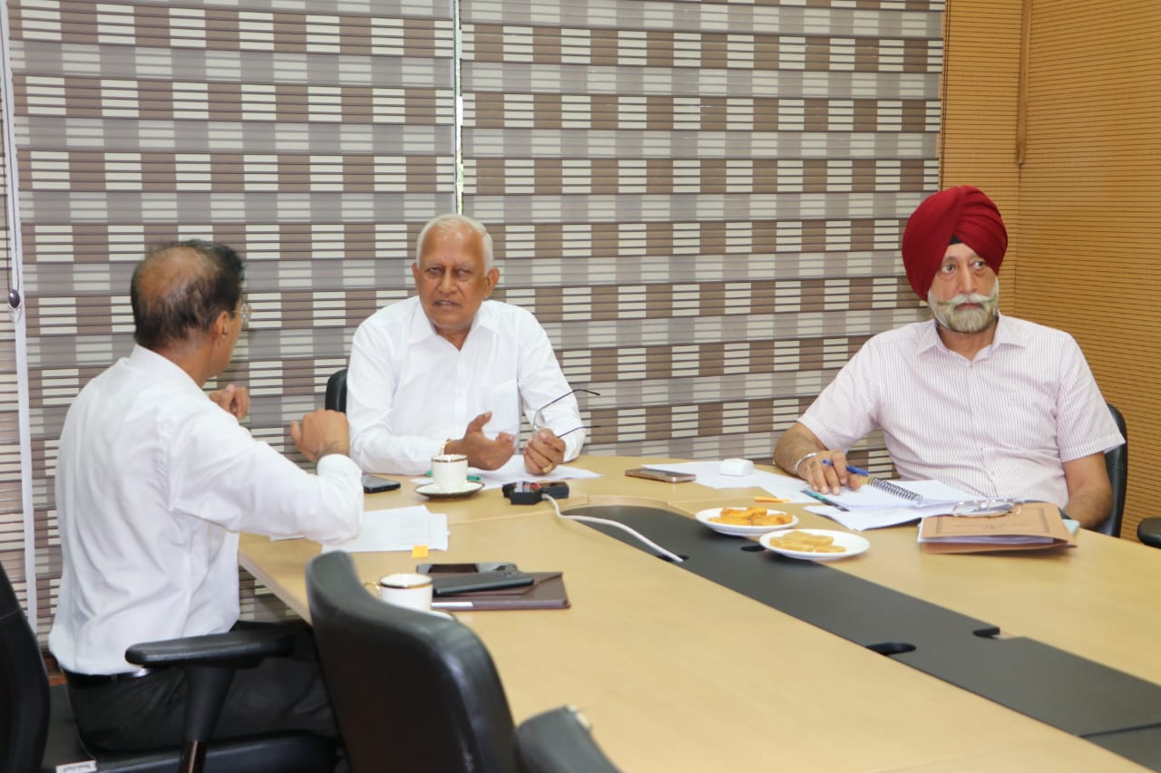 KEEP STRICT 24×7 VIGIL ALONG RIVERS’ EMBANKMENTS: BARINDER KUMAR GOYAL