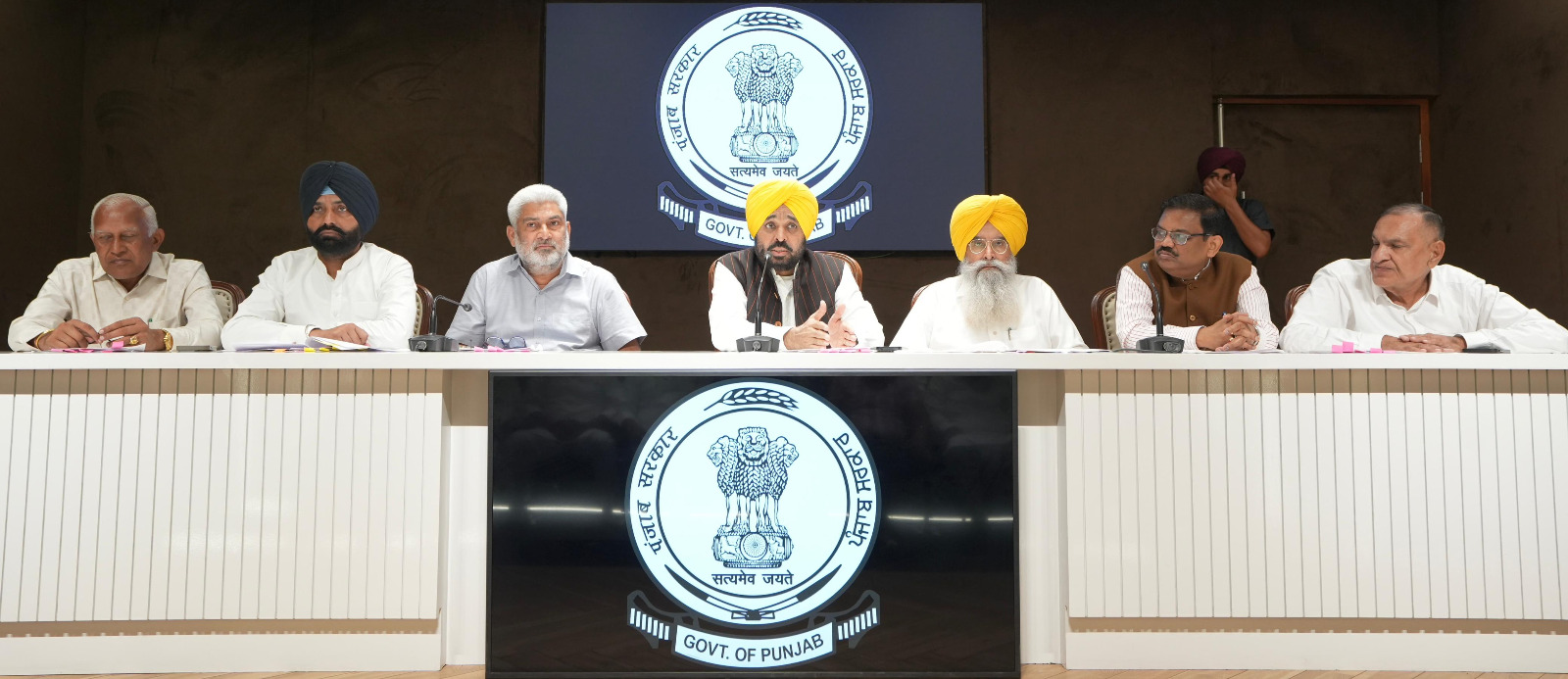 CM Assures to Strongly Raise Aarthiyas’ Demands with GoI