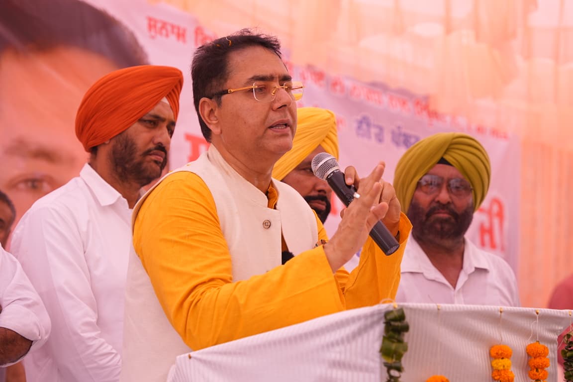 On the occasion of Dussehra, Aman Arora presents a major gift to the residents of Sunam