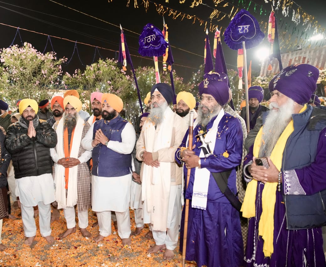GRAND NAGAR KIRTAN ARRIVES AT SRI ANANDPUR SAHIB, ACCORDED FLORAL WELCOME BY CABINET MINISTERS HARJOT SINGH BAINS AND HARBHAJAN SINGH ETO