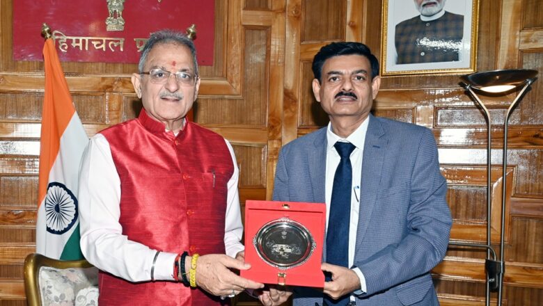 राष्ट्रीय लेखा एवं लेखा परीक्षा अकादमी के महानिदेशक ने राज्यपाल से भेंट की
