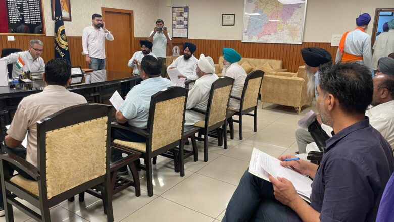 ਜ਼ਿਲ੍ਹਾ ਚੋਣ ਅਫਸਰ ਵੱਲੋਂ ਐਸ.ਆਈ.ਆਰ ਦੇ ਸੋਧੇ ਸ਼ਡਿਊਲ ਸਬੰਧੀ ਰਾਜਨੀਤਿਕ ਪਾਰਟੀਆਂ ਨਾਲ ਮੀਟਿੰਗ