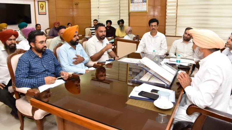 ਵਿੱਤ ਮੰਤਰੀ ਹਰਪਾਲ ਸਿੰਘ ਚੀਮਾ ਵੱਲੋਂ ਮੁਲਾਜ਼ਮ ਯੂਨੀਅਨਾਂ ਨਾਲ ਮੁਲਾਕਾਤ; ਜਾਇਜ਼ ਮੰਗਾਂ ’ਤੇ ਜਲਦ ਕਾਰਵਾਈ ਦਾ ਦਿੱਤਾ ਭਰੋਸਾ
