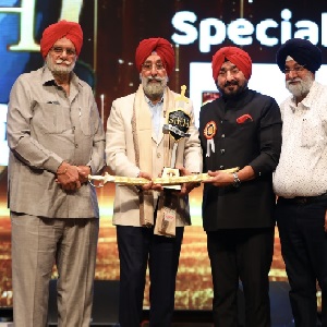 Harjeet Grewal Honoured with Sikh Achiever’s Award for Promoting Gatka