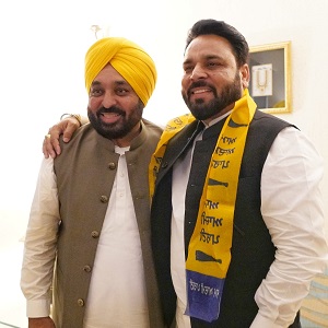 Chief Minister Bhagwant Mann inducted Rakesh Soman into the party, and welcomed him