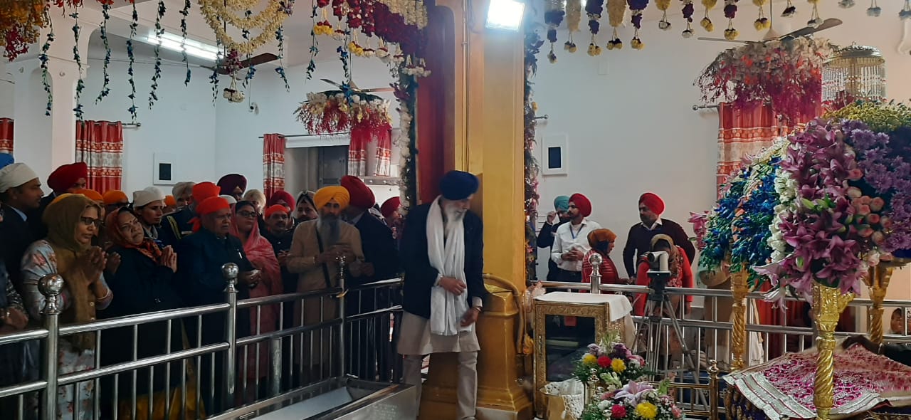 Punjab Governor Gulab Chand Kataria pays obeisance at Takht Sri Kesgarh Sahib