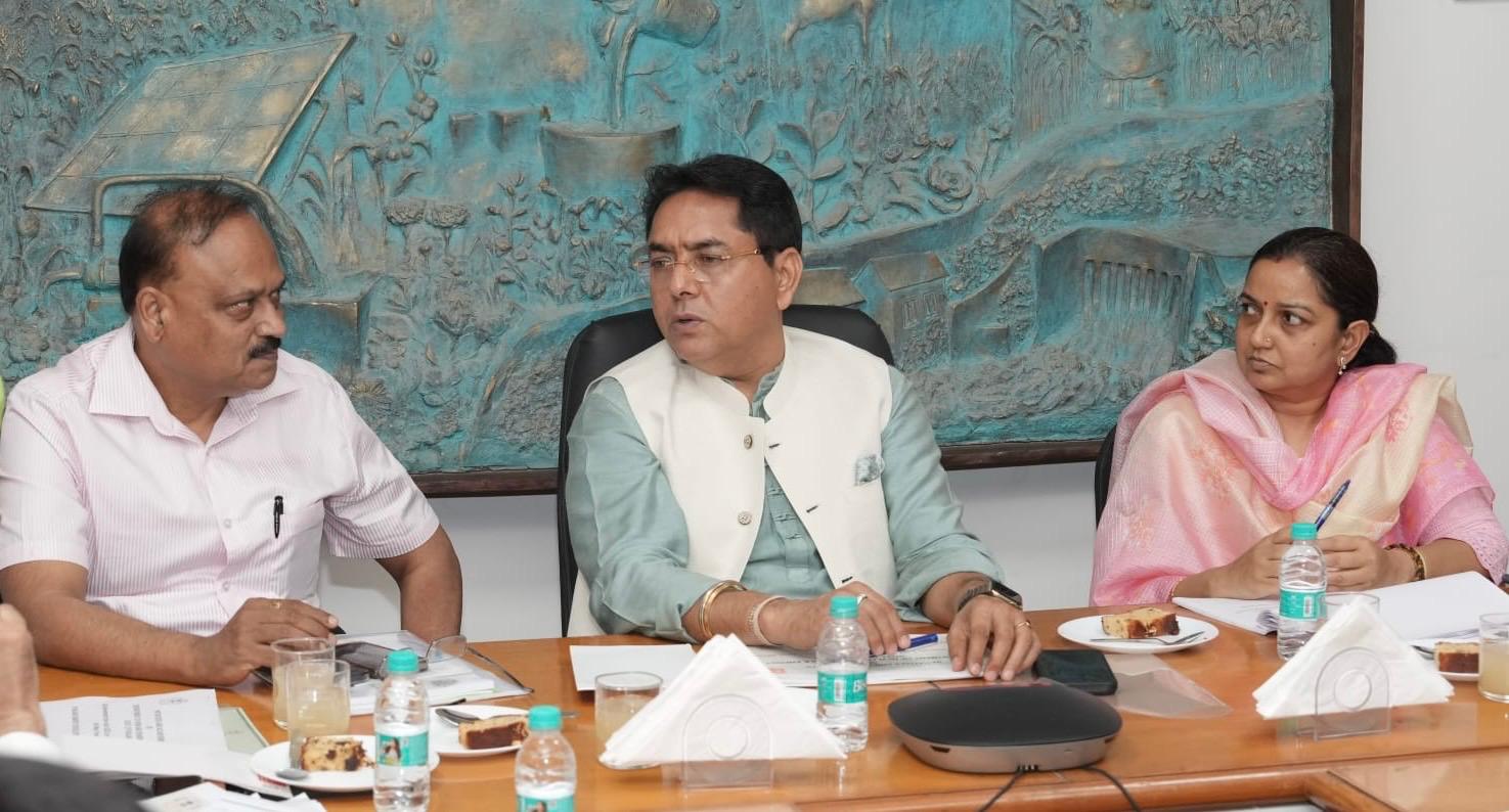 PUNJAB TO INSTALL 30MW SOLAR PLANTS ON 390 GOVT BUILDINGS