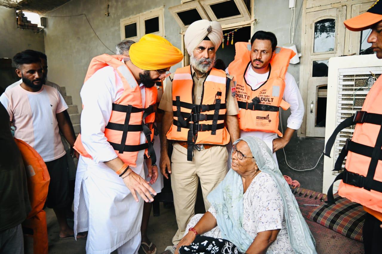 PUNJAB GOVT PRESSING AHEAD WITH RELIEF AND RESCUE OPERATIONS IN FLOOD-AFFECTED AREAS