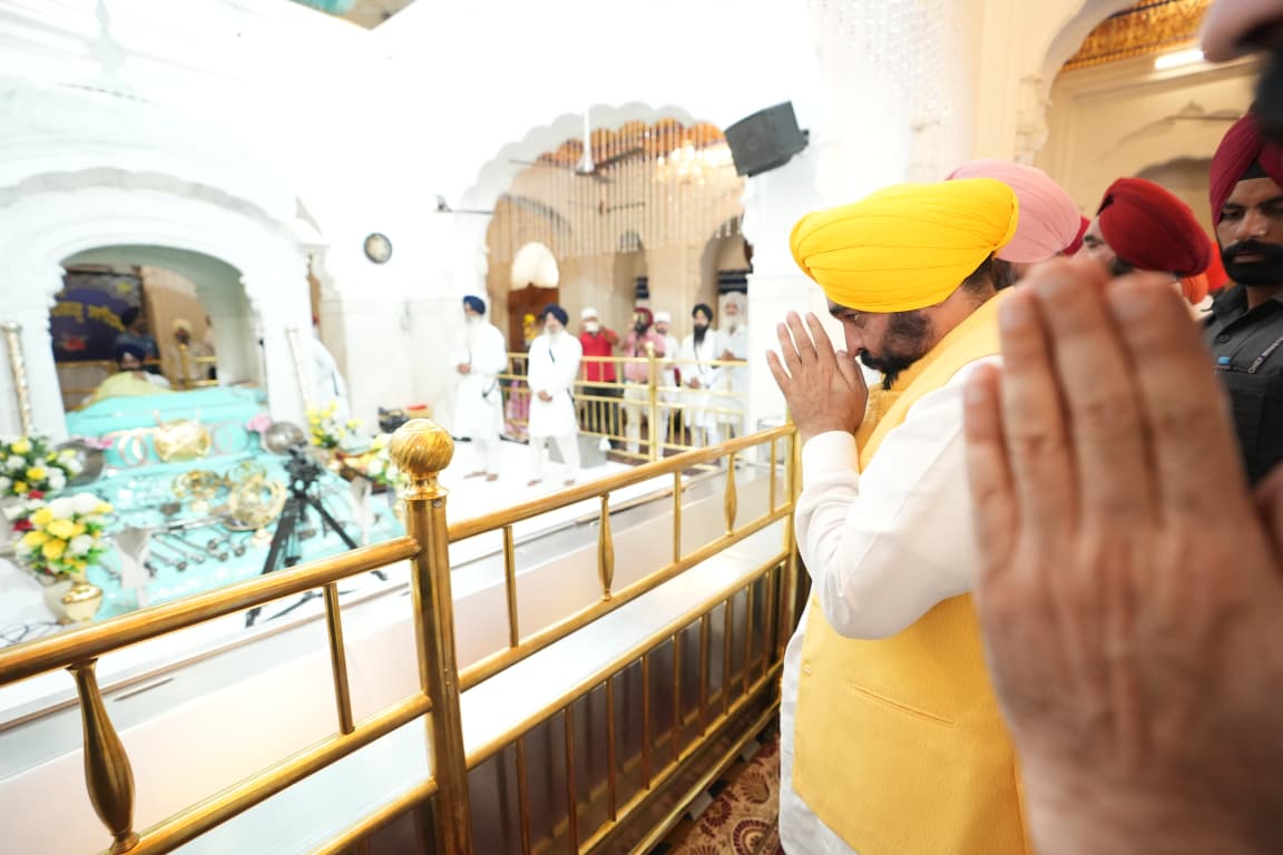 CM PAYS OBEISANCE AT GURUDWARA SRI FATEHGARH SAHIB