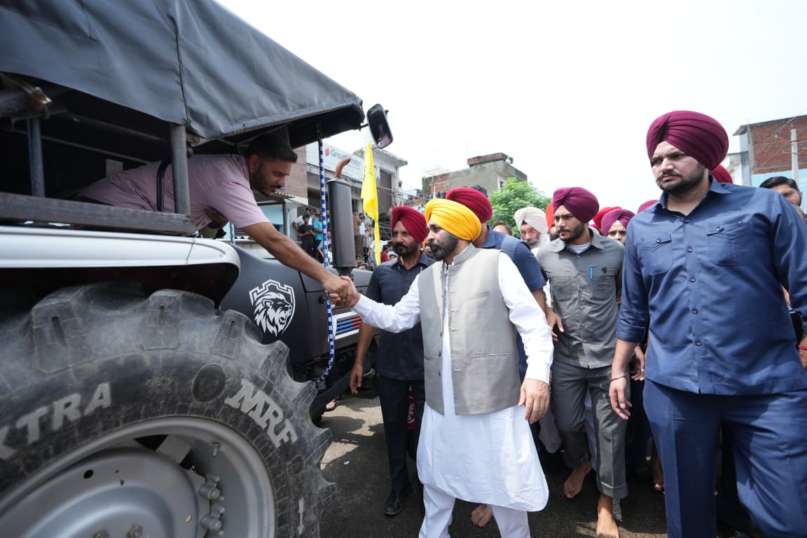 CM Deploys State Government Helicopter for Flood Relief; undertake field visits of affected areas  with Cabinet Colleagues
