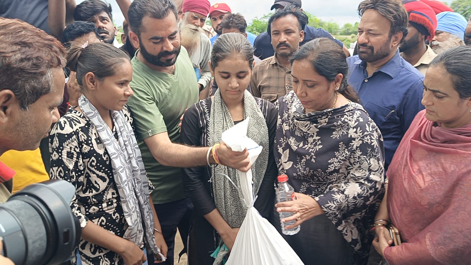 Cabinet Minister Dr. Baljit Kaur personally distributed relief material in Fazilka