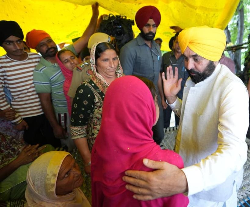 CM TAKES STOCK OF RELIEF AND RESCUE MEASURES IN FLOOD AFFECTED HOSHIARPUR DISTRICT