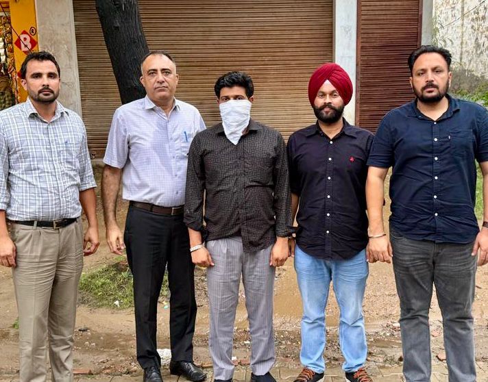 Vigilance Bureau nabs Forest Guard red handed accepting Rs. 1.5 lakh bribe