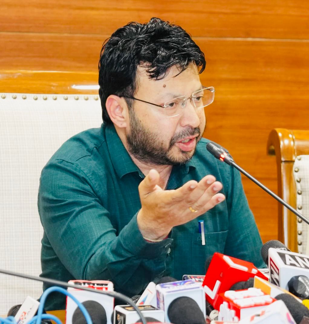 4407 SEWERMEN ROUND-THE-CLOCK RESTORING SEWERAGE NETWORKS: DR. RAVJOT SINGH