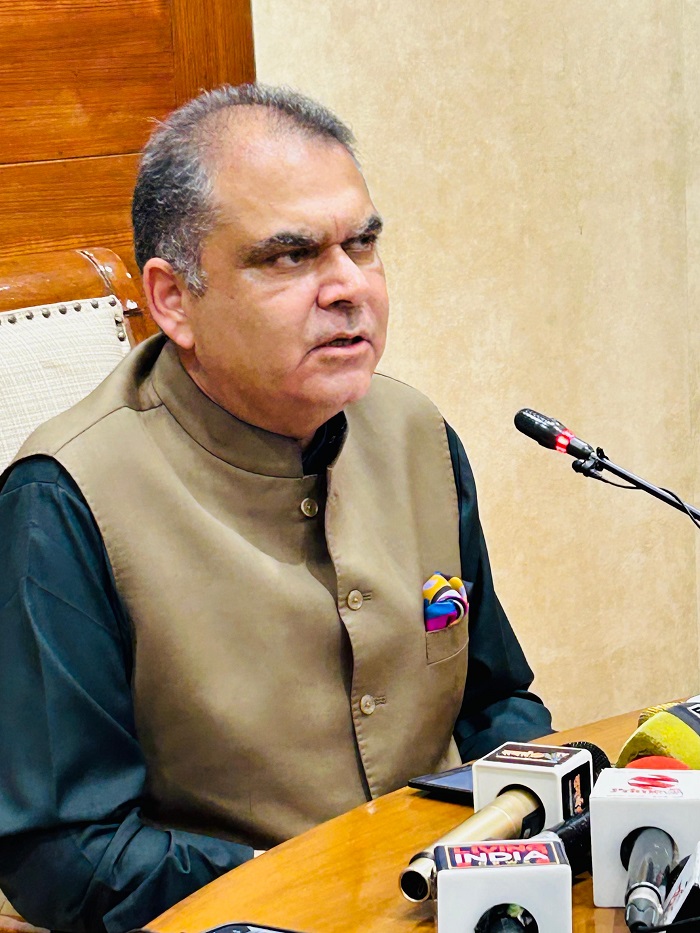 Industrialists of Punjab personally hand over cheques to Chief Minister Bhagwant Singh Mann amounting to Rs. 6 crore approx. towards Chief Minister Rangla Punjab Fund