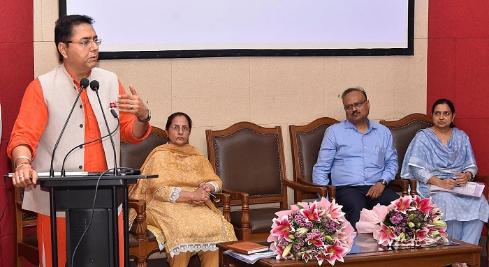 AMAN ARORA BRINGS EASE TO RENEWABLE ENERGY SECTOR WITH SINGLE POINT OF CONTACT SOLUTION & WHATSAPP HELPLINE