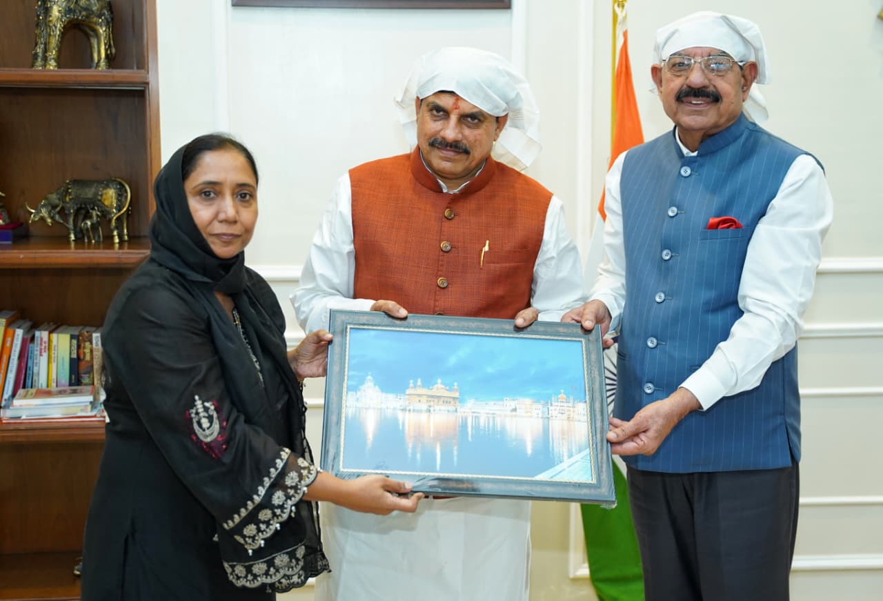 DR. BALJIT KAUR AND MOHINDER BHAGAT EXTEND INVITATION TO MADHYA PRADESH CHIEF MINISTER