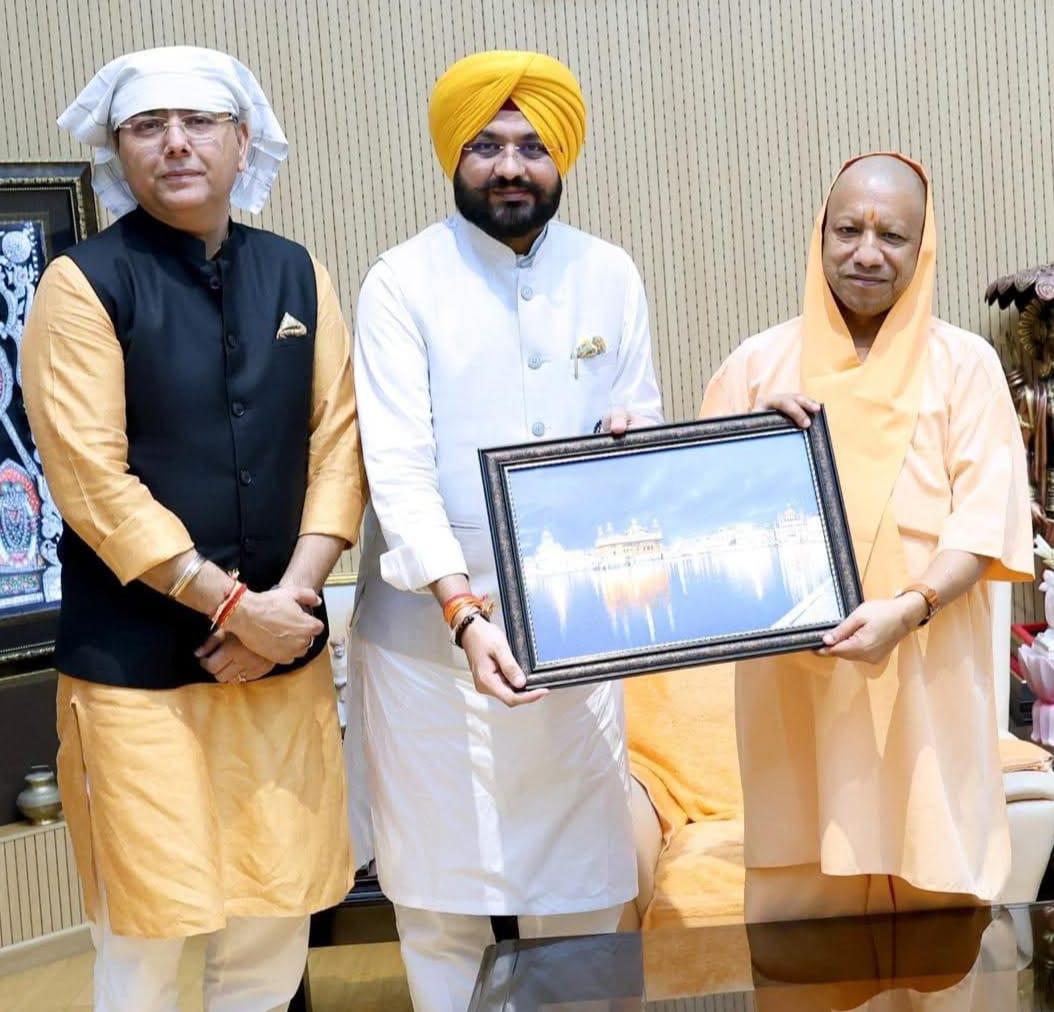 AMAN ARORA & SOND MEET UTTAR PRADESH CM YOGI ADITYANATH; EXTEND INVITATION FOR 350TH MARTYRDOM ANNIVERSARY OF SRI GURU TEGH BAHADUR JI