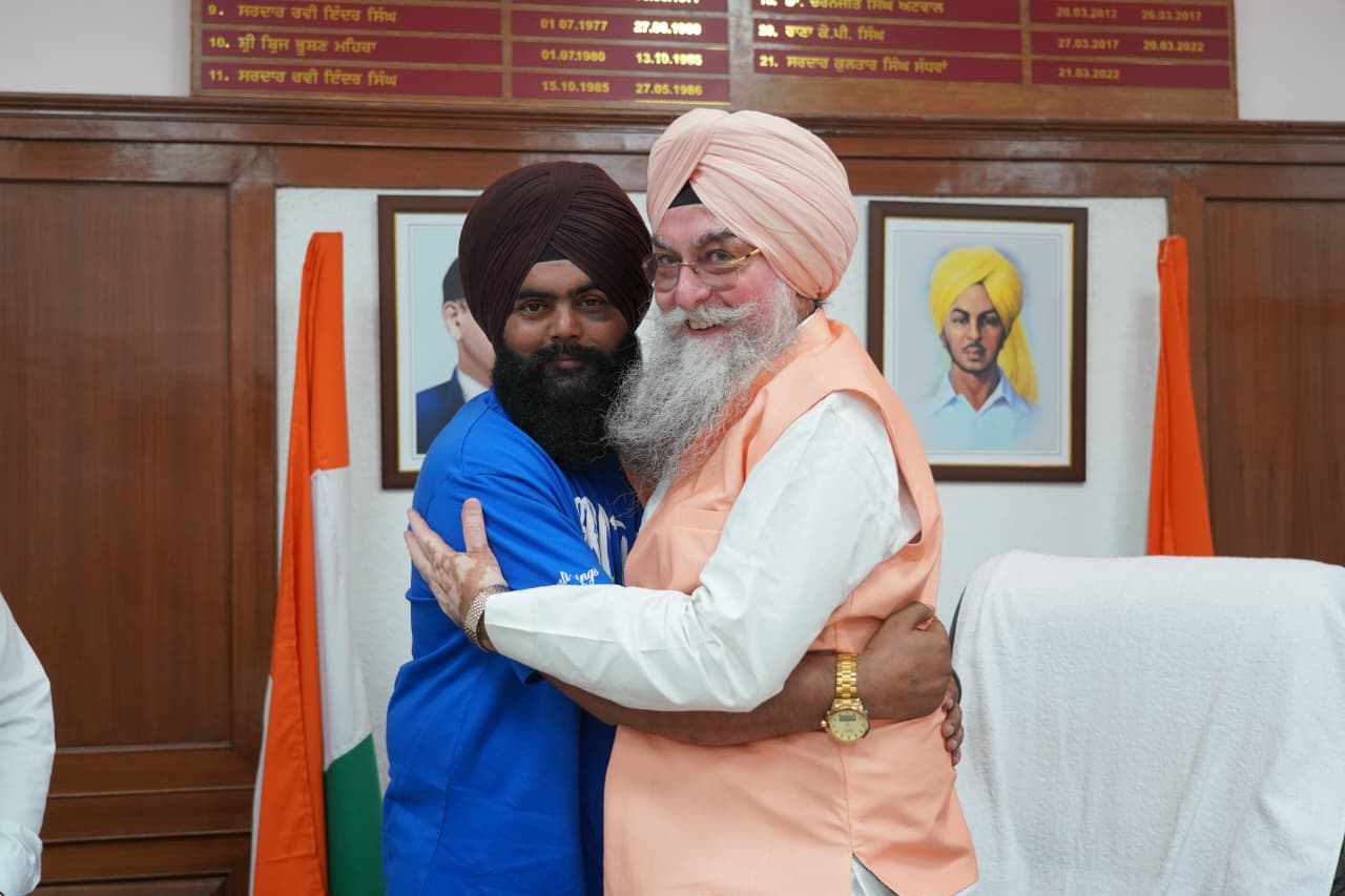 Punjab Vidhan Sabha Speaker Kultar Singh Sandhwan  honours Jujhar Singh, International Power Slap Winner