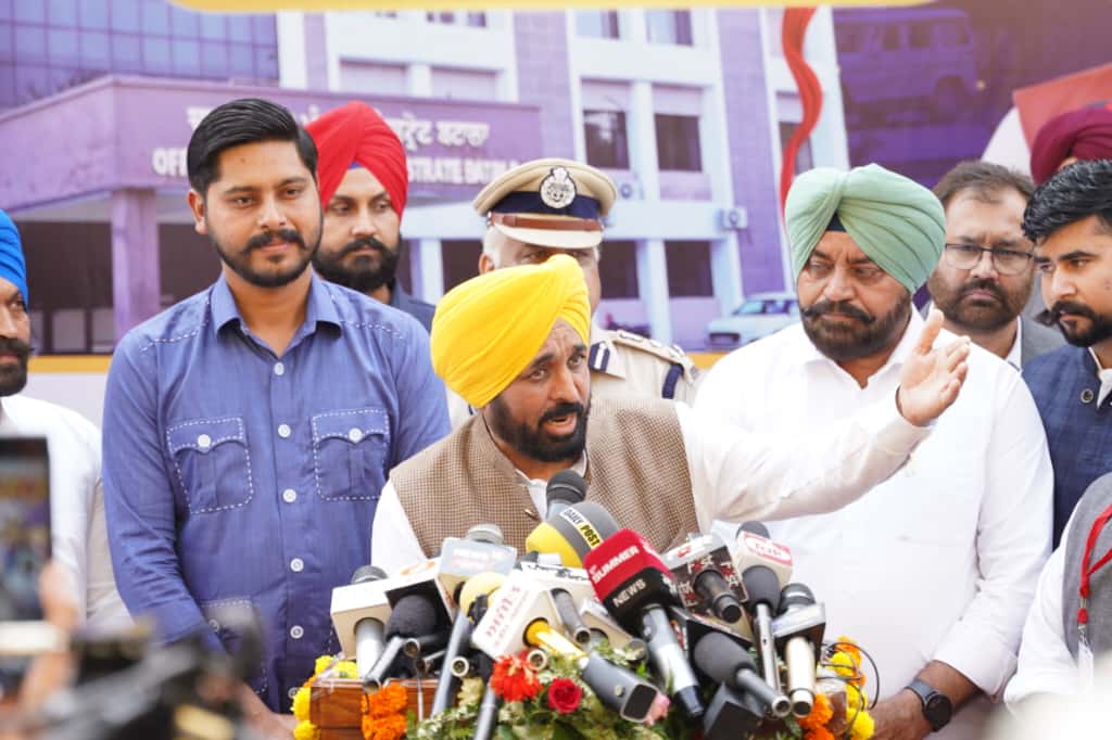 CM DEDICATES NEWLY CONSTRUCTED TEHSIL COMPLEX AT BATALA TO PEOPLE