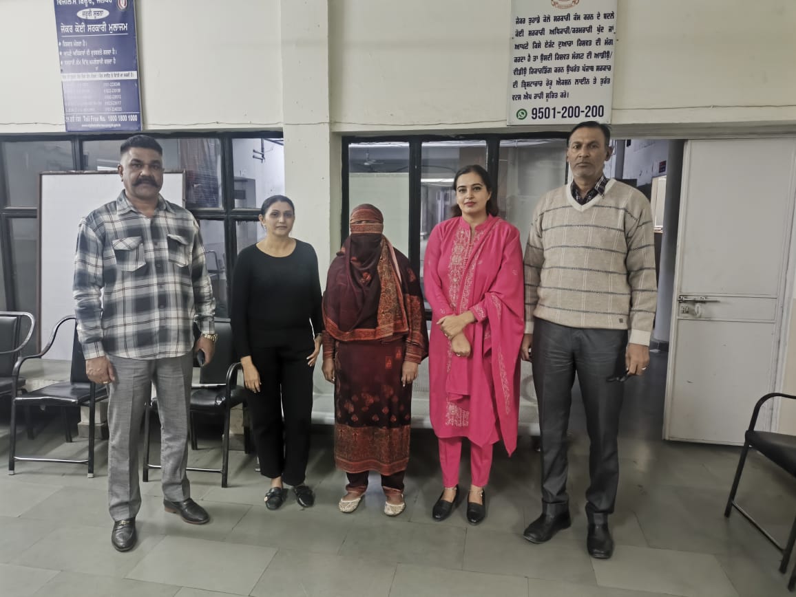 Vigilance Bureau arrests Reader to DDPO for  accepting a bribe of Rs 50,000/-