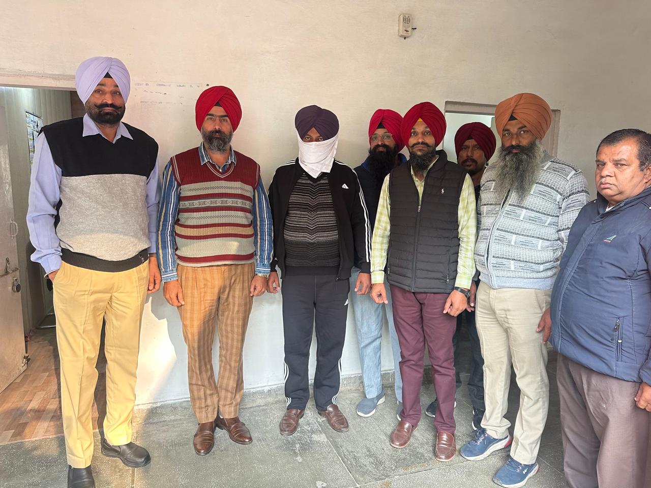 Vigilance Bureau nabs Patwari red-handed while accepting second installment of bribe Rs 25000/-