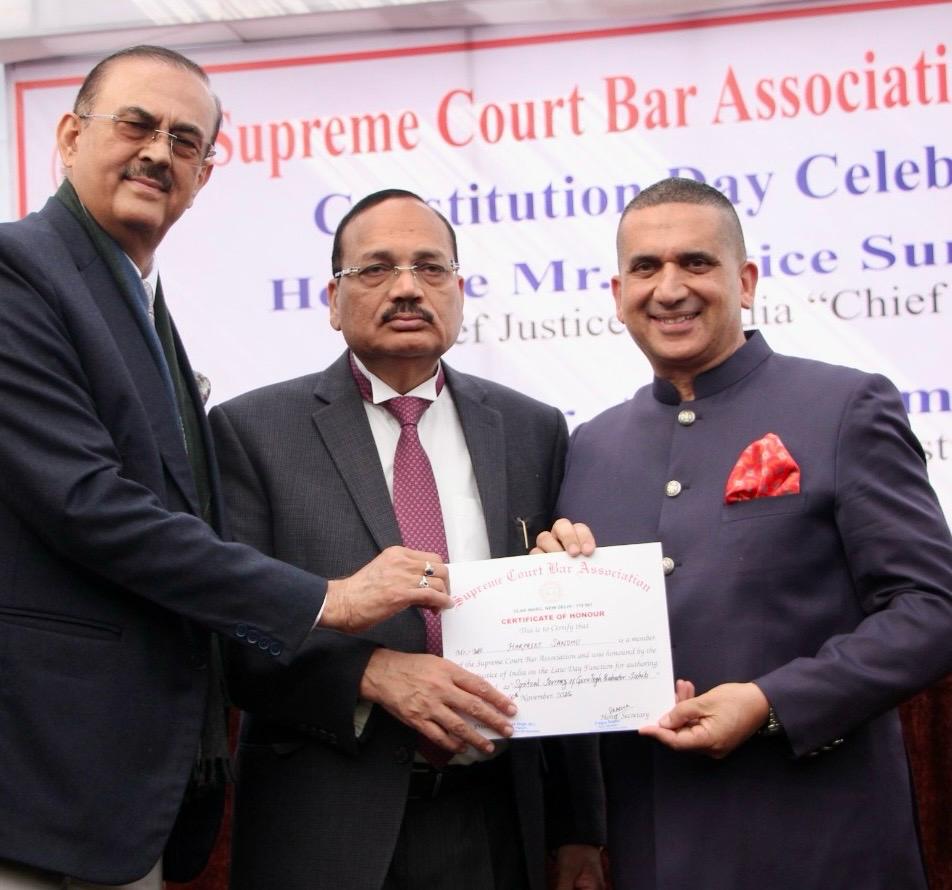 CHIEF JUSTICE OF INDIA CONFERS CERTIFICATE OF HONOUR TO STATE INFORMATION COMMISSIONER PUNJAB, HARPREET SANDHU ON THE CONSTITUTION DAY EVENT FOR AUTHORING BOOK TITLED “ SPIRITUAL JOURNEY OF GURU TEGH BAHADUR SAHIB “  IN DELHI
