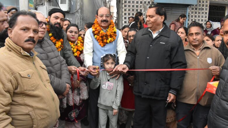 ਕੈਬਨਿਟ ਮੰਤਰੀ ਮਹਿੰਦਰ ਭਗਤ ਨੇ 18.30 ਲੱਖ ਰੁਪਏ ਦੀ ਲਾਗਤ ਨਾਲ ਬਣਨ ਵਾਲੀਆਂ ਗਲੀਆਂ ਦੀ ਉਸਾਰੀ ਦਾ ਰੱਖਿਆ ਨੀਂਹ ਪੱਥਰ