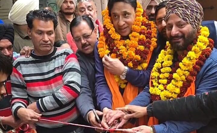 ਵਿਧਾਇਕ ਡਾ. ਅਜੇ ਗੁਪਤਾ ਨੇ ਦੋ ਵਾਰਡਾਂ ਵਿੱਚ ਗਲੀਆਂ ਦੀ ਉਸਾਰੀ ਲਈ ਵਿਕਾਸ ਪ੍ਰੋਜੈਕਟਾਂ ਦਾ ਉਦਘਾਟਨ ਕੀਤਾ