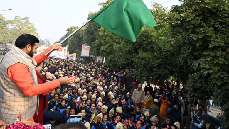 ਮੁੱਖ ਮੰਤਰੀ ਨਾਇਬ ਸਿੰਘ ਸੈਣੀ ਨੇ ਅਟਲ ਬਿਹਾਰੀ ਵਾਜਪਾਈ ਦੀ ਯਾਦ ਵਿੱਚ ਜਨਤਕ ਸੇਵਾ ਨੂੰ ਸਮਰਪਿਤ ਦੌੜ ਨੂੰ ਹਰੀ ਝੰਡੀ ਦੇ ਕੇ ਰਵਾਨਾ ਕੀਤਾ।