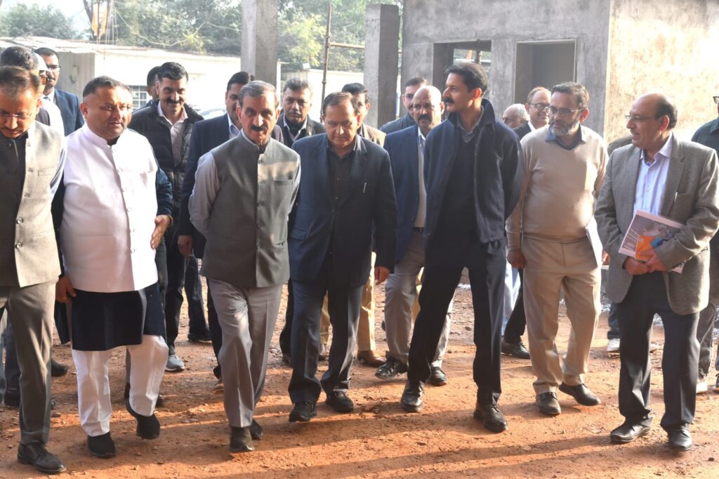 CM inspecting Himachal Niketan at Dwarka (5)