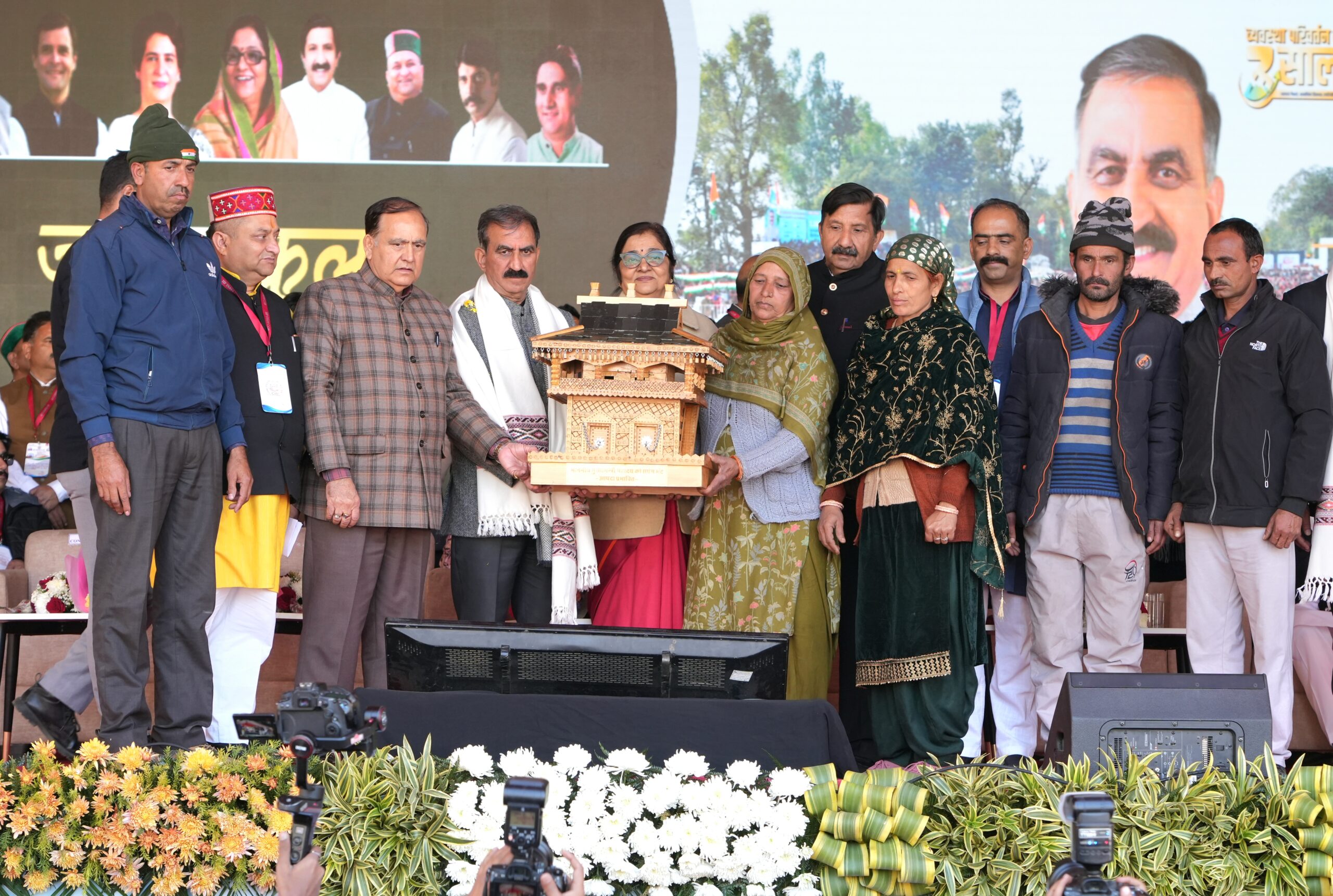 ਹਿਮਾਚਲ ਦਾ ਵਿਕਾਸ ਅਤੇ ਪਰਿਵਰਤਨ ਮੰਡੀ ਵਿੱਚ ਗੂੰਜਦਾ ਹੈ: ਵਿਕਾਸ ਦਾ ਜਸ਼ਨ, ਇੱਕ ਇਤਿਹਾਸਕ ਦ੍ਰਿਸ਼