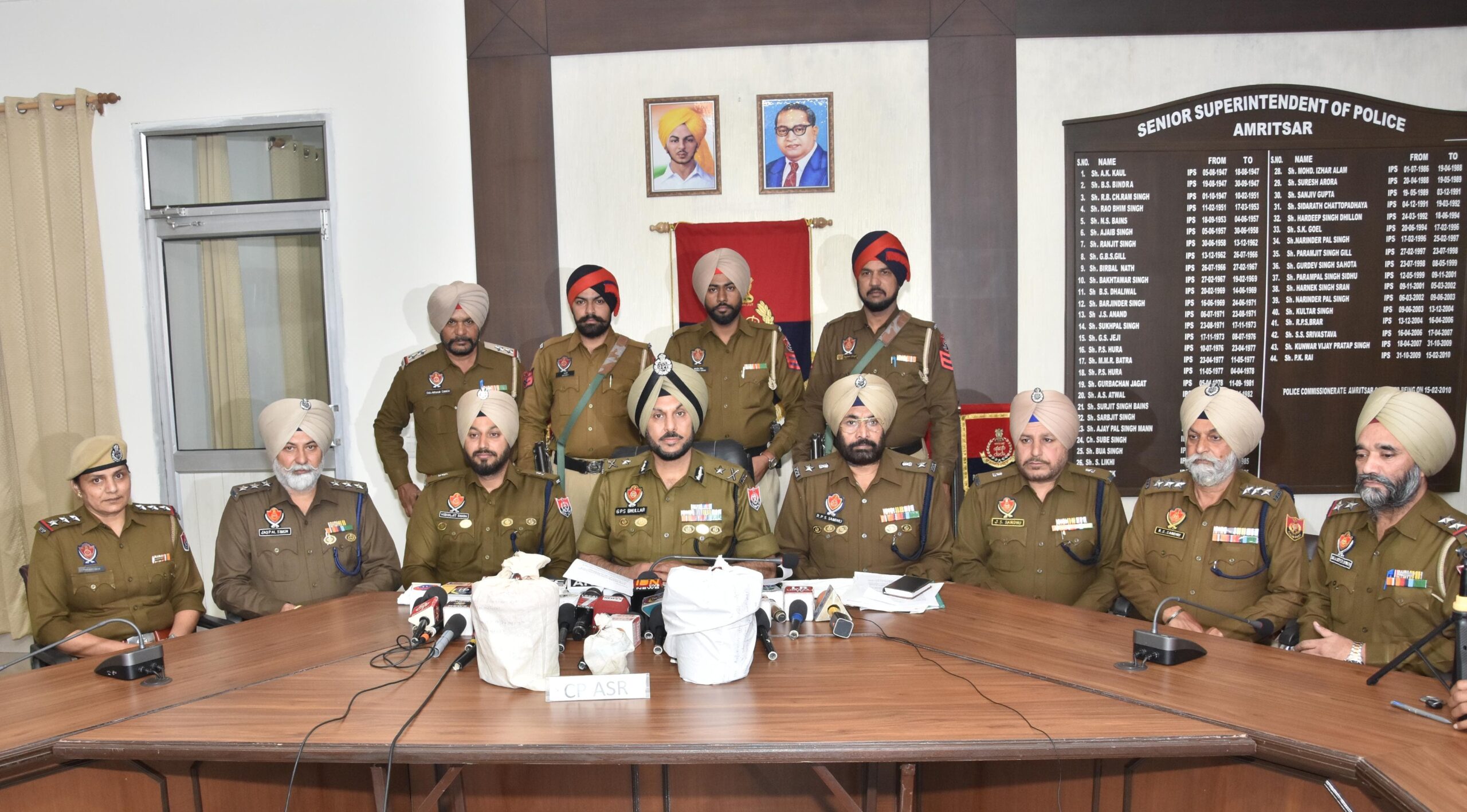 ਵਿਦੇਸ਼ੀ ਹੈਂਡਲਰਾਂ ਨਾਲ ਜੁੜੇ ਸਰਹੱਦ ਪਾਰ ਦੇ ਡਰੱਗ ਕਾਰਟੈਲਾਂ ਦਾ ਅੰਮ੍ਰਿਤਸਰ ਵਿੱਚ ਪਰਦਾਫਾਸ਼; 4 ਕਿਲੋਗ੍ਰਾਮ ਆਈ.ਸੀ.ਈ., 1 ਕਿਲੋਗ੍ਰਾਮ ਹੈਰੋਇਨ ਸਮੇਤ ਤਿੰਨ ਗ੍ਰਿਫ਼ਤਾਰ