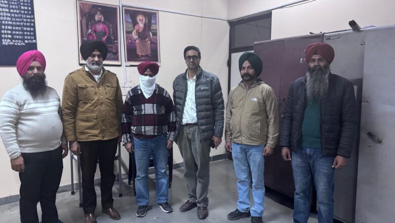 8000 ਰੁਪਏ ਰਿਸ਼ਵਤ ਲੈਂਦਾ ਪਟਵਾਰੀ ਵਿਜੀਲੈਂਸ ਬਿਊਰੋ ਵੱਲੋਂ ਰੰਗੇ ਹੱਥੀਂ ਕਾਬੂ