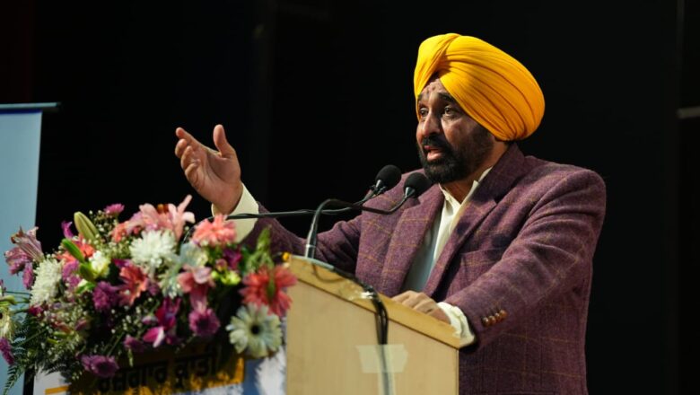 ਟਰਾਂਸਪੋਰਟ ਖੇਤਰ ਵਿੱਚ ਵੱਡੀਆਂ ਕੰਪਨੀਆਂ ਦੀ ਇਜਾਰੇਦਾਰੀ ਖ਼ਤਮ ਕਰਨ ਲਈ ਮੁੱਖ ਮੰਤਰੀ ਦਾ ਵੱਡਾ ਕਦਮ, ‘ਰੋਜ਼ਗਾਰ ਕ੍ਰਾਂਤੀ ਯੋਜਨਾ’ ਅਧੀਨ ਬੇਰੋਜ਼ਗਾਰ ਨੌਜਵਾਨਾਂ ਨੂੰ 505 ਮਿੰਨੀ ਬੱਸ ਪਰਮਿਟ ਸੌਂਪੇ