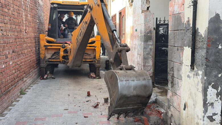 ਯੁੱਧ ਨਸਿਆਂ ਵਿਰੁੱਧ” ਮੁਹਿੰਮ ਤਹਿਤ ਵੱਡੀ ਕਾਰਵਾਈ: ਨਸਾ ਤਸਕਰਾਂ ਦੀ ਨਜਾਇਜ਼ ਸੰਪਤੀ ਢਾਹੀ,