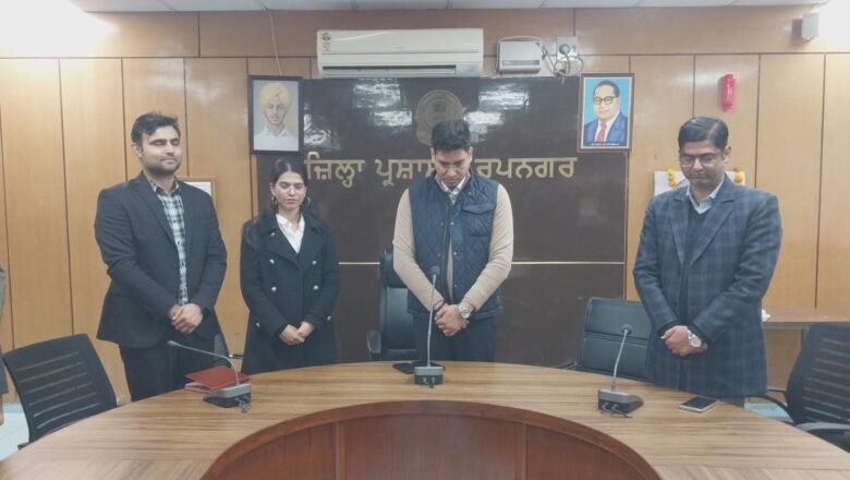 ਜ਼ਿਲ੍ਹਾ ਪ੍ਰਸ਼ਾਸਨ ਵਲੋਂ ਰਾਸ਼ਟਰ ਪਿਤਾ ਮਹਾਤਮਾ ਗਾਂਧੀ ਦੇ ਬਲੀਦਾਨ ਦਿਵਸ ਮੌਕੇ ਸ਼ਰਧਾਂਜਲੀ ਭੇਟ ਕੀਤੀ ਗਈ