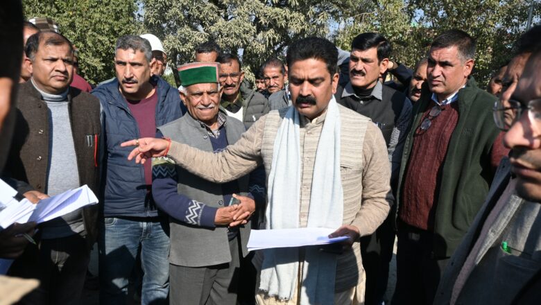 94 ਥਾਵਾਂ ‘ਤੇ 196 ਜਨਤਕ ਸ਼ਿਕਾਇਤਾਂ ਦਾ ਮੌਕੇ ‘ਤੇ ਹੀ ਹੱਲ ਕੀਤਾ ਗਿਆ, ਅਤੇ ਉਨ੍ਹਾਂ ਦੇ ਜਲਦੀ ਹੱਲ ਲਈ ਨਿਰਦੇਸ਼ ਦਿੱਤੇ ਗਏ।