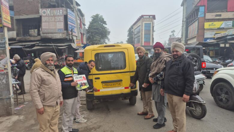 ਰੋਡ ਸੇਫਟੀ ਮਹੀਨੇ ਸਬੰਧੀ ਕਰਵਾਏ ਜਾਗਰੂਕਤਾ ਸਮਾਗਮ ਦੌਰਾਨ ਵਾਹਨਾਂ ਉਪਰ ਰਿਫਲੈਕਟਰ ਅਤੇ  ਰਿਫਾਲਟੈਰ‌ ਟੇਪ‌ ਲਗਾਈ ਗਈ