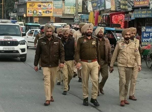 ਗਣਤੰਤਰ ਦਿਵਸ ਦੀ ਪੂਰਵ ਸੰਧਿਆ ‘ਤੇ ਪੰਜਾਬ ਪੁਲਿਸ ਵੱਲੋਂ ਸੂਬੇ ਭਰ ‘ਚ ਫਲੈਗ ਮਾਰਚ