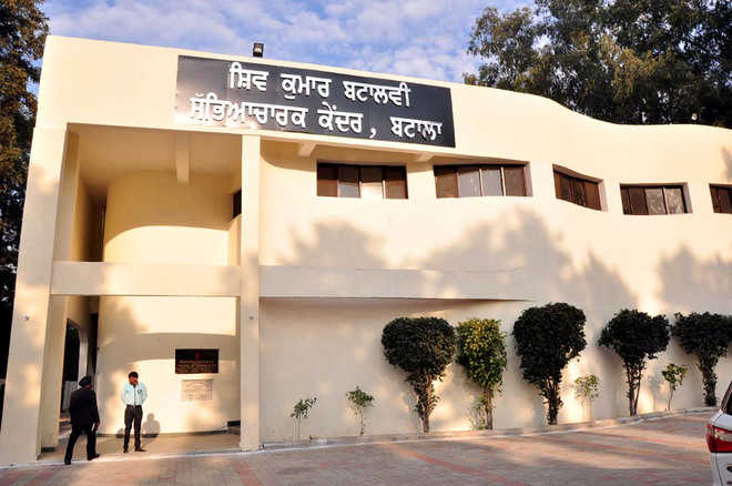 ਸੱਭਿਆਚਾਰਕ ਪ੍ਰੋਗਰਾਮ ਵਿੱਚ ਹਿੱਸਾ ਲੈਣ ਵਾਲੇ ਸਕੂਲ ਅੱਜ 16 ਜਨਵਰੀ ਨੂੰ ਸਵੇਰੇ 10 ਵਜ਼ੇ ਸ਼ਿਵ ਕੁਮਾਰ ਬਟਾਲਵੀ ਆਡੀਟੋਰੀਅਮ ਪਹੁੰਚ ਕੇ ਆਪਾਣਾ ਨਾਮ ਦਰਜ ਕਰਵਾਉਣ