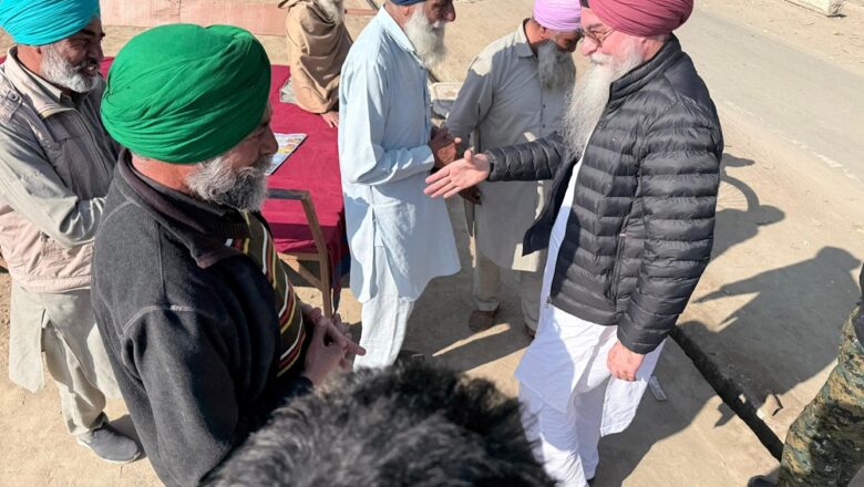 ਸ.ਸੰਧਵਾਂ ਨੇ ਪਿੰਡ ਦੁਆਰੇਆਣਾ ਤੋਂ ਢੀਮਾਂਵਾਲੀ ਨੂੰ ਜਾਂਦੀ ਸੜਕ ਦੇ  ਚੱਲ ਰਹੇ ਕੰਮ ਦਾ ਜਾਇਜ਼ਾ ਲਿਆ 