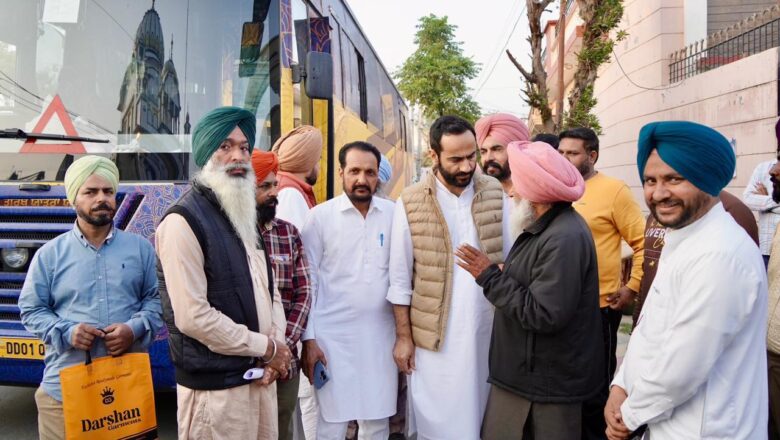 ਪਵਿੱਤਰ ਨਗਰੀ ਦੇ ਦਰਸ਼ਨ ਕਰਕੇ ਪਰਤੇ ਸ਼ਰਧਾਲੂਆਂ ਨੂੰ ਮਿਲੇ ਸੰਸਦ ਮੈਂਬਰ ਮੀਤ ਹੇਅਰ