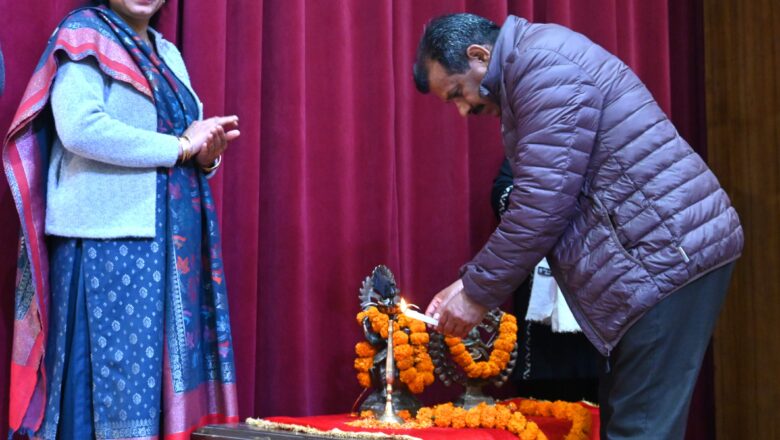 नाट्य मंचन के दूसरे दिन अतिरिक्त जिलादंडाधिकारी रहे मुख्य अतिथि, कलाकारों के सशक्त अभिनय को सराहा 