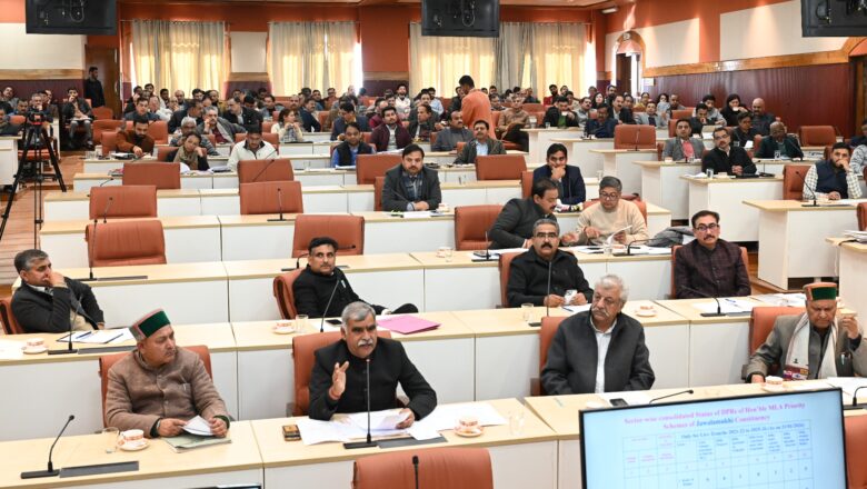 सरकार स्वास्थ्य, शिक्षा और ग्रामीण अर्थव्यवस्था सुदृढ़ करने पर दे रही विशेष बलः मुख्यमंत्री