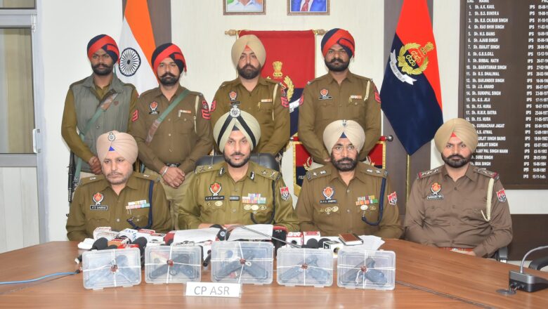 ਹਥਿਆਰ ਤਸਕਰੀ ਵਾਲੇ ਮਾਡਿਊਲ ਨਾਲ ਸਬੰਧਤ ਦੋ ਵਿਅਕਤੀ 5 ਅਤਿ-ਆਧੁਨਿਕ ਪਿਸਤੌਲਾਂ ਸਮੇਤ ਅੰਮ੍ਰਿਤਸਰ ਤੋਂ ਗ੍ਰਿਫ਼ਤਾਰ