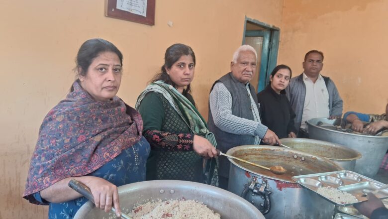 ਵੰਦਨਾ ਦੇਵੀ ਤੇ  ਰਾਮ ਮੂਰਤੀ ਧਾਮੀ ਨੇ ਸਾਂਝੀ ਰਸੋਈ ‘ਚ ਪਾਇਆ 5100 ਰੁਪਏ ਦਾ ਯੋਗਦਾਨ